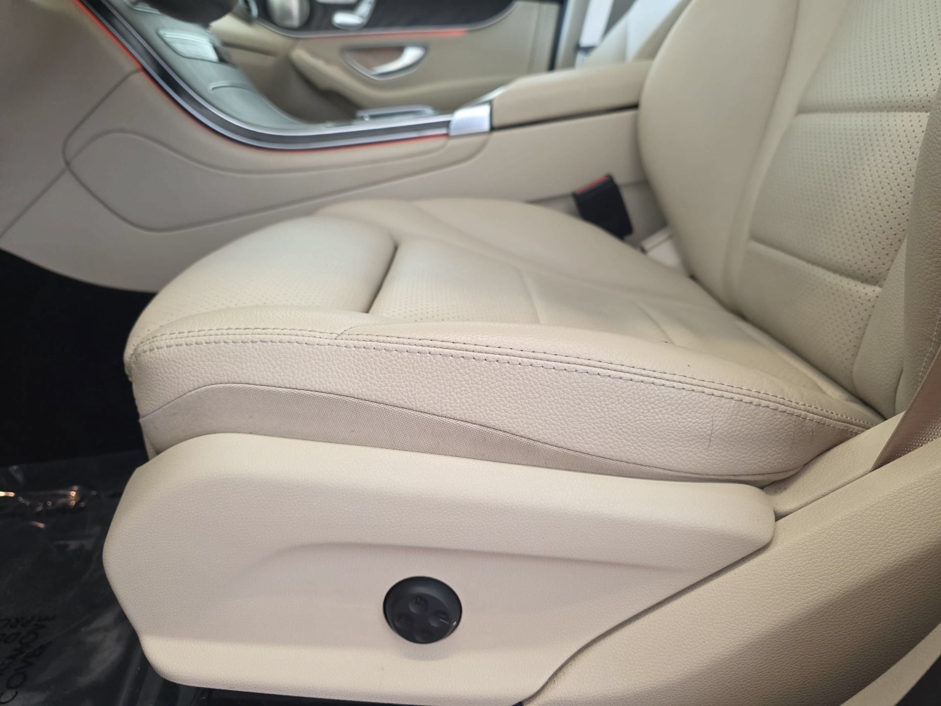 Used 2021 Mercedes-Benz GLC 300 4MATIC image 28
