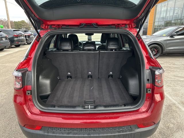 Used 2025 Jeep Compass Limited image 10