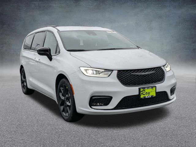 New 2026 Chrysler Pacifica Select w/ S Appearance Package FWD image 1