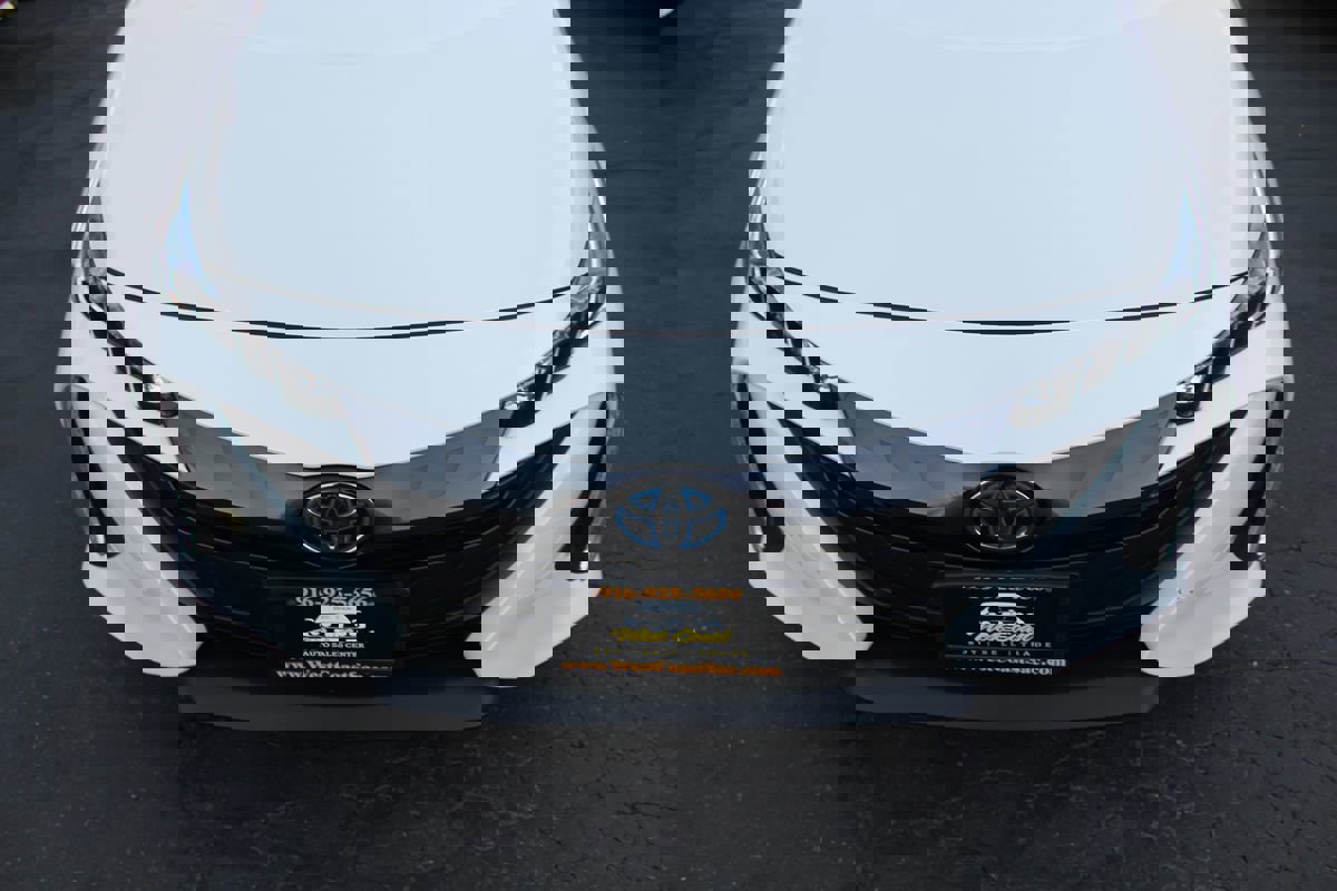 Used 2017 Toyota Prius Prime Premium image 9