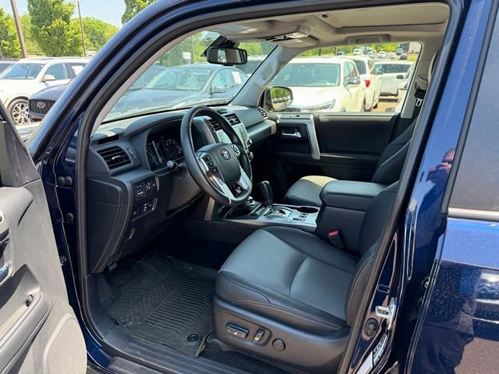 Used 2024 Toyota 4Runner SR5 Premium w/ Moonroof Package AWD/4WD image 9