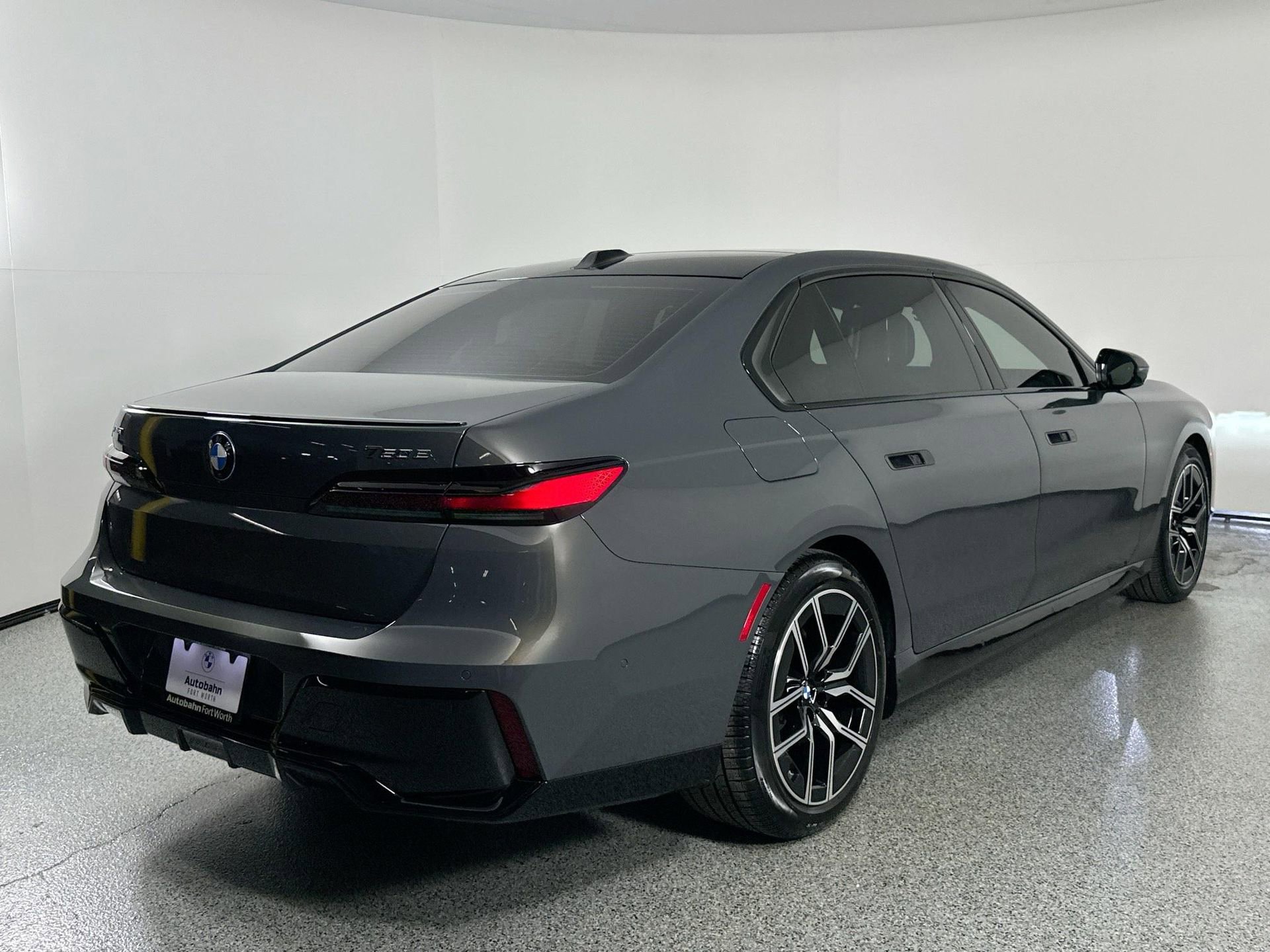 New 2026 BMW 750e xDrive w/ Executive Package image 4