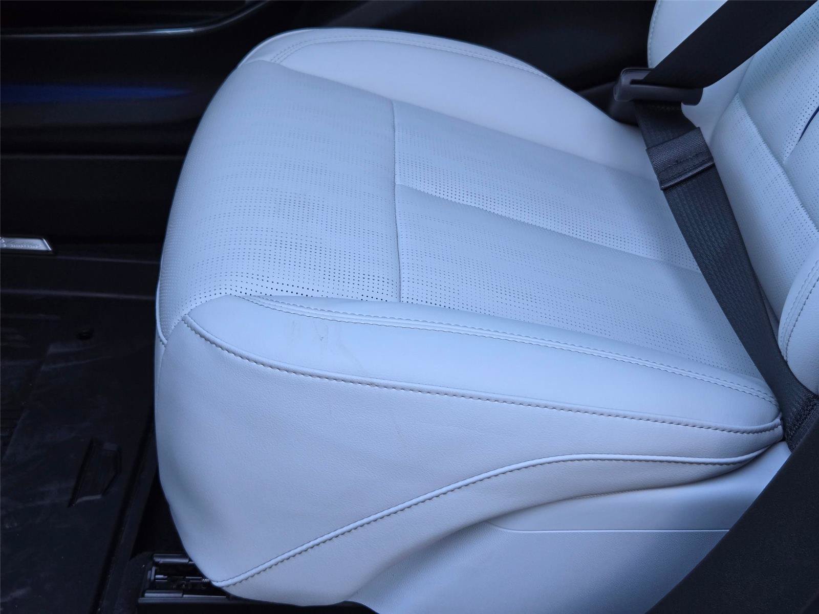 New 2026 Cadillac Lyriq Premium Luxury w/ LPO, Floor Liner Package AWD/4WD image 27