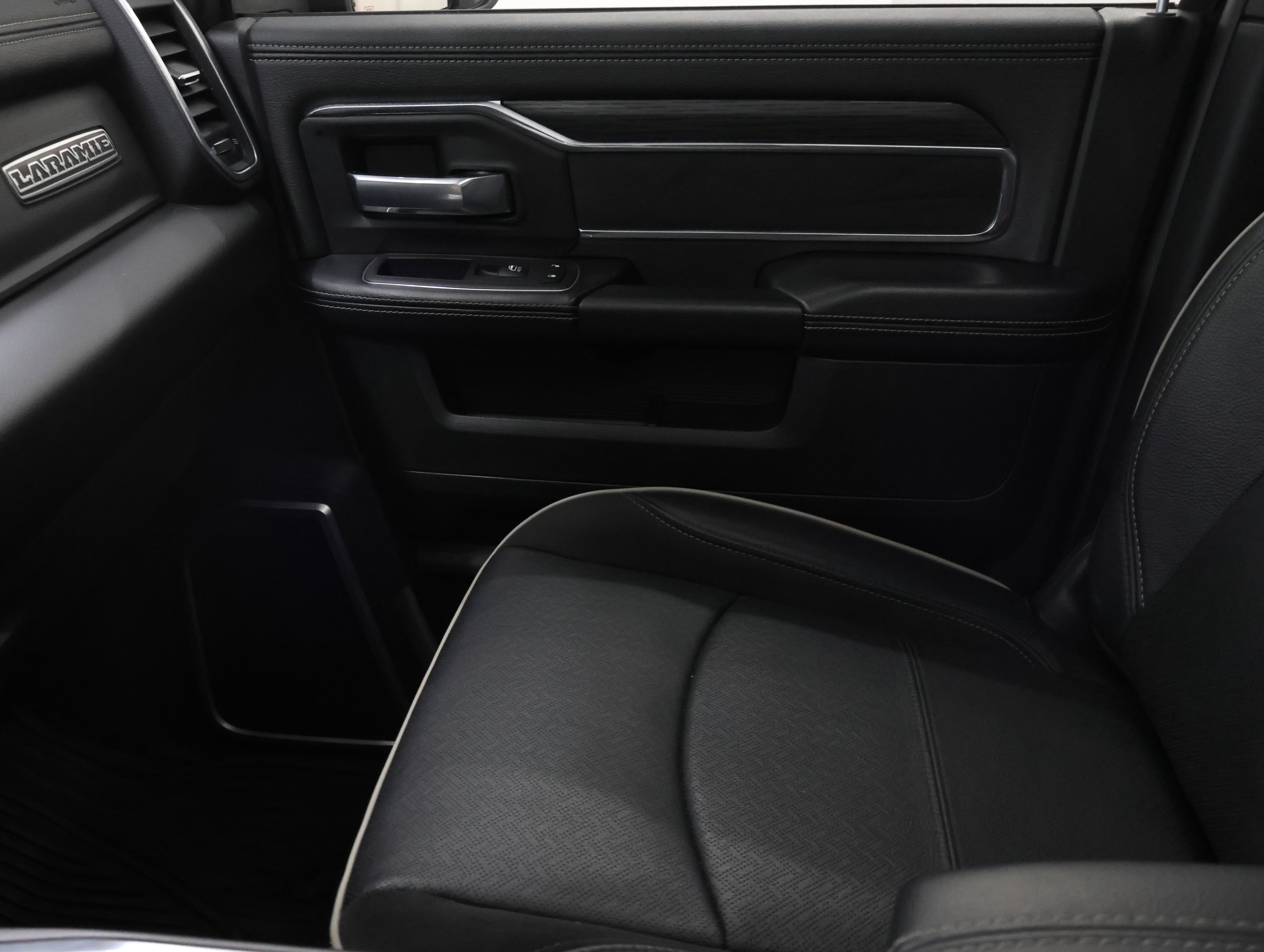 Used 2024 RAM 3500 Laramie w/ Night Edition AWD/4WD image 14