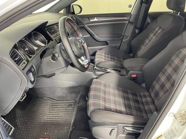 Used 2019 Volkswagen Golf 4-Door FWD image 2
