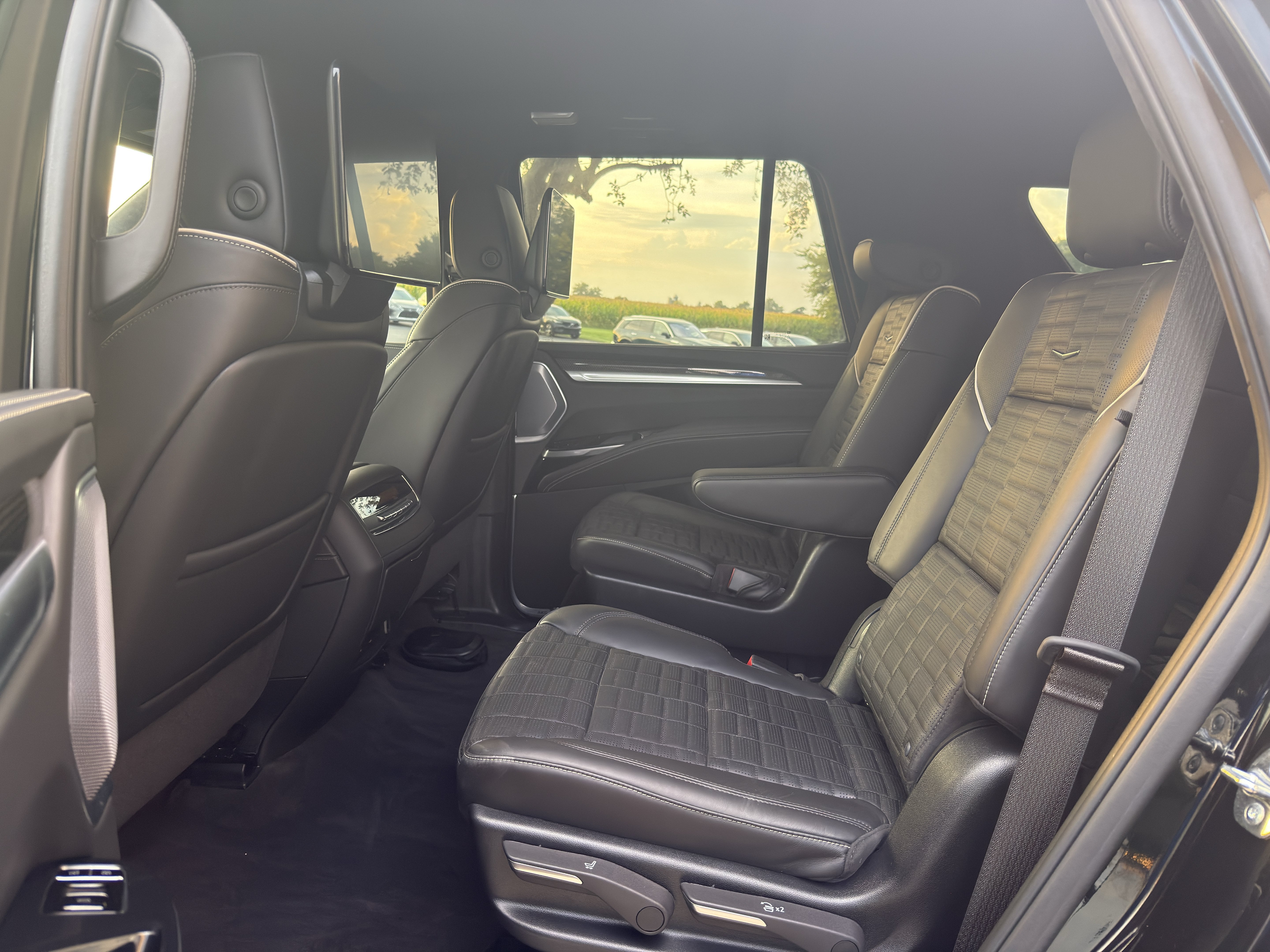 Used 2025 Cadillac Escalade V w/ LPO, ONYX Package AWD/4WD image 23