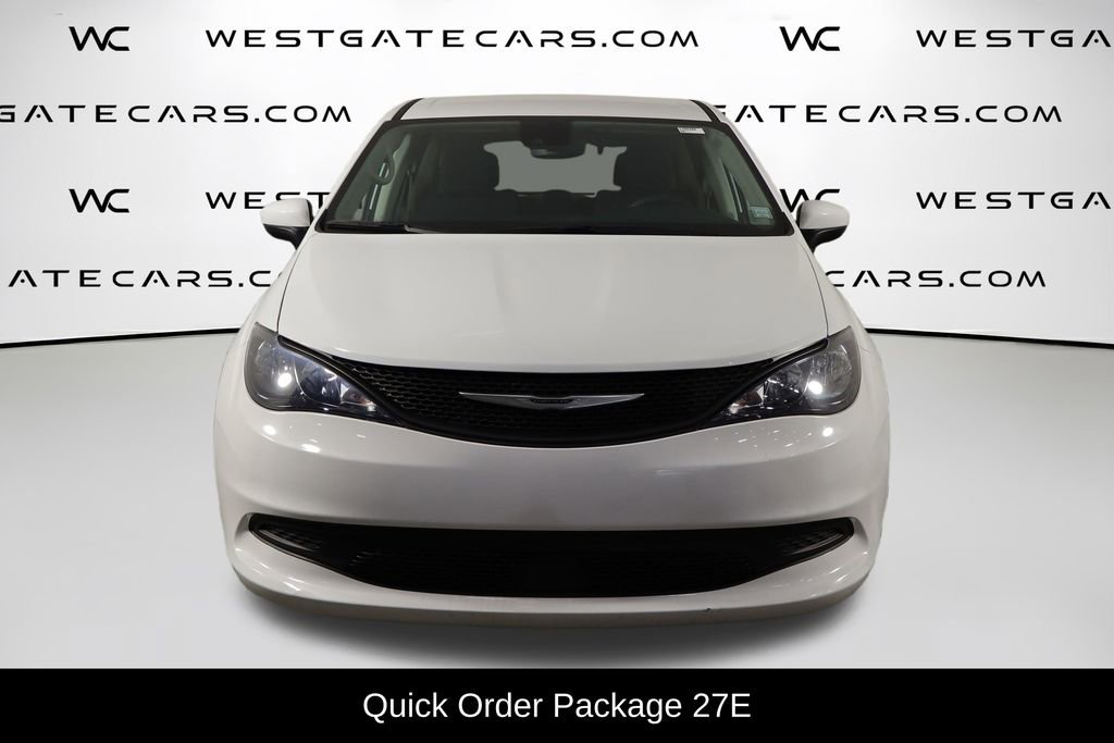 Used 2023 Chrysler Voyager LX FWD image 2