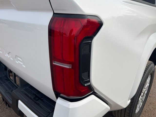 Used 2025 Toyota Tacoma SR5 AWD/4WD image 11