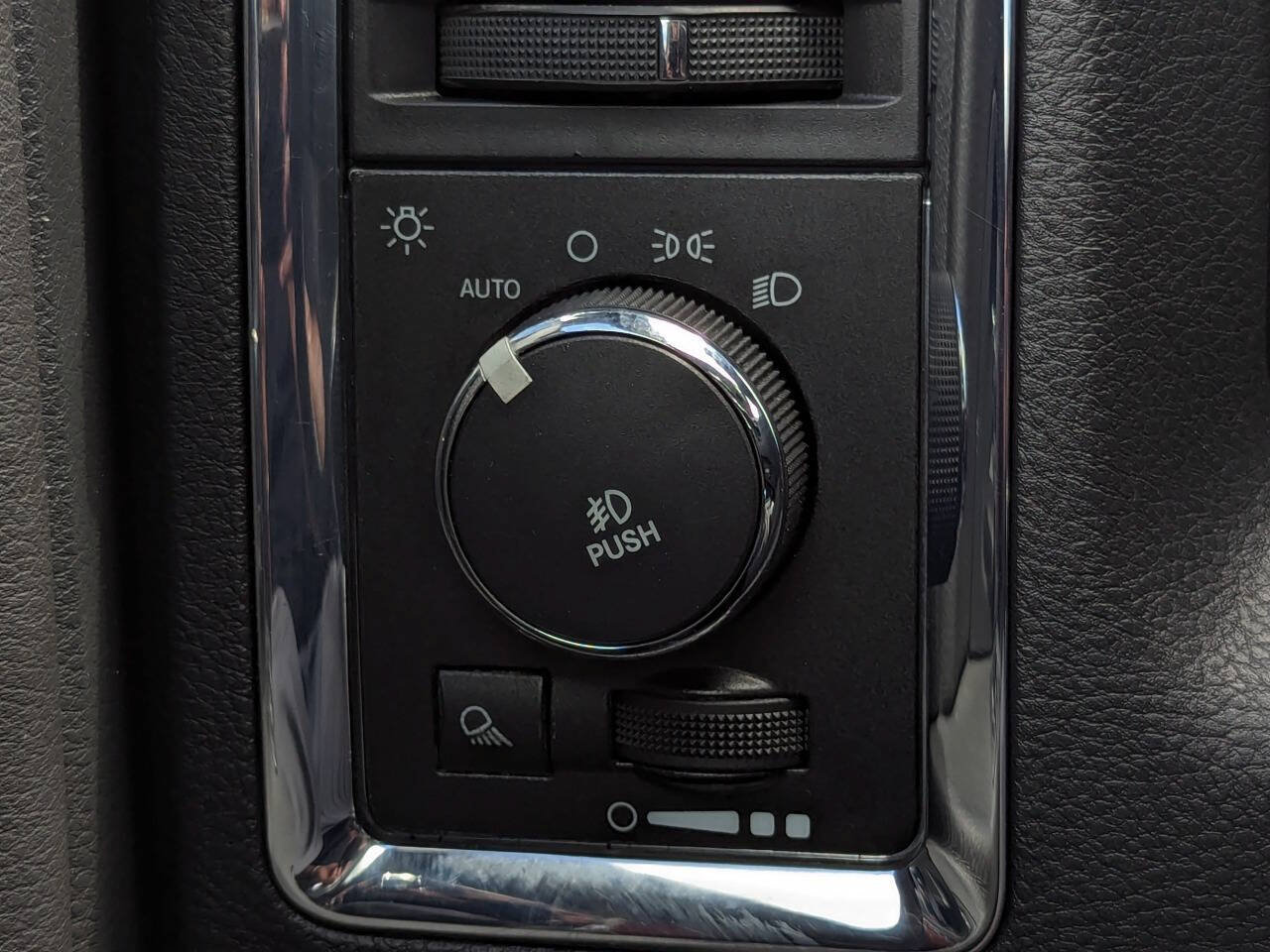 Used 2012 RAM 1500 Laramie AWD/4WD image 25