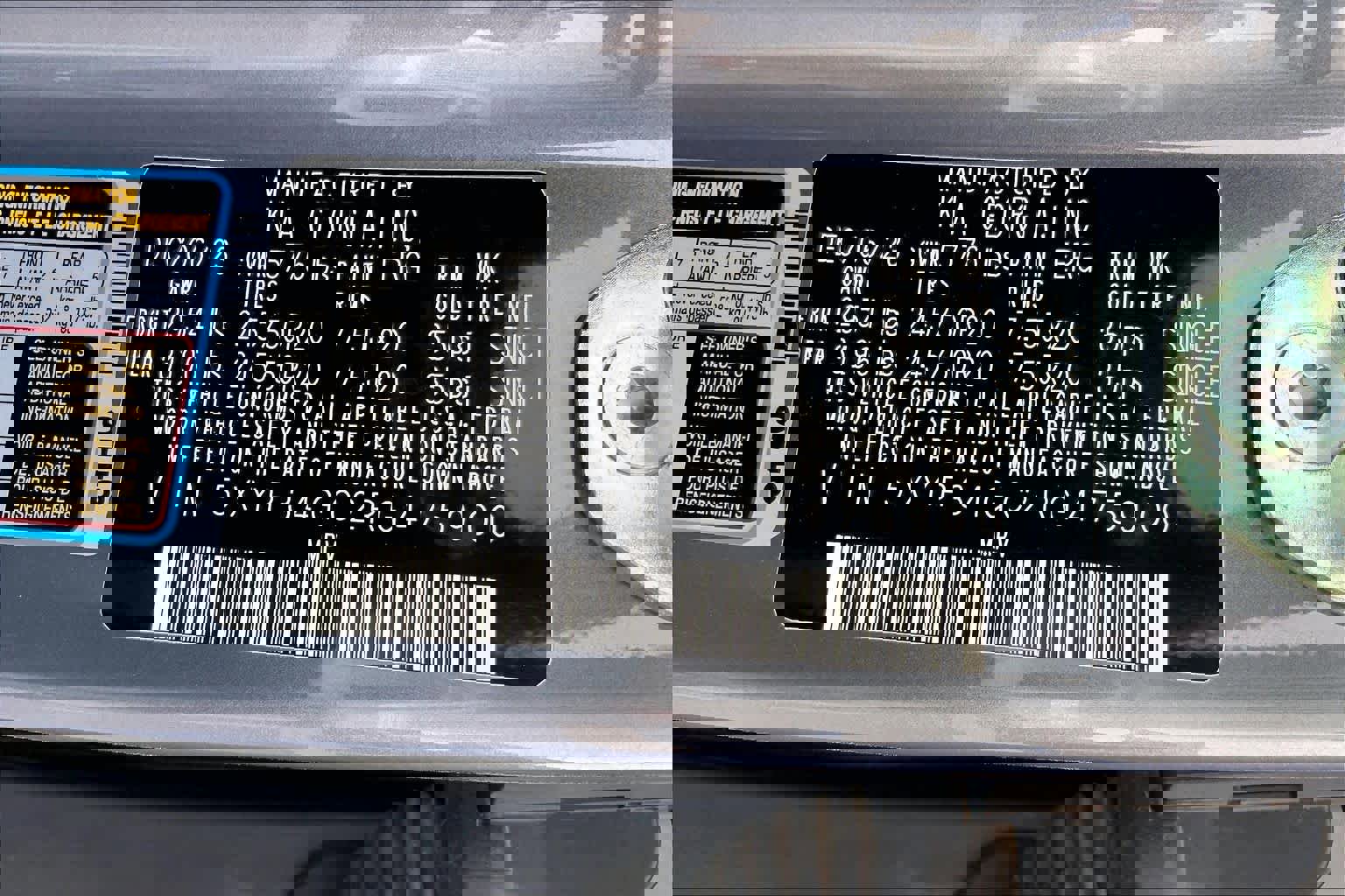 Used 2024 Kia Telluride EX w/ EX Captain's Chair Package image 37