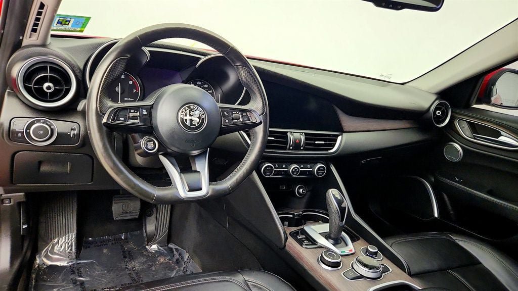 Used 2020 Alfa Romeo Giulia Ti w/ Active Blind Spot Package AWD/4WD image 13