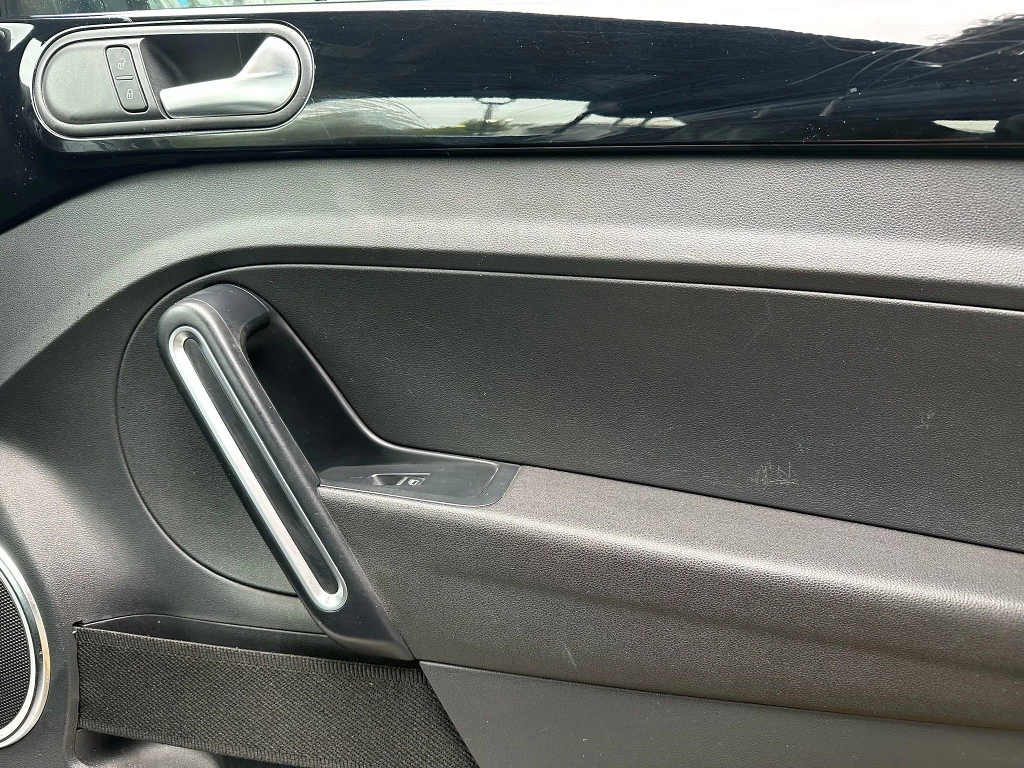 Used 2013 Volkswagen Beetle 2.0T image 11