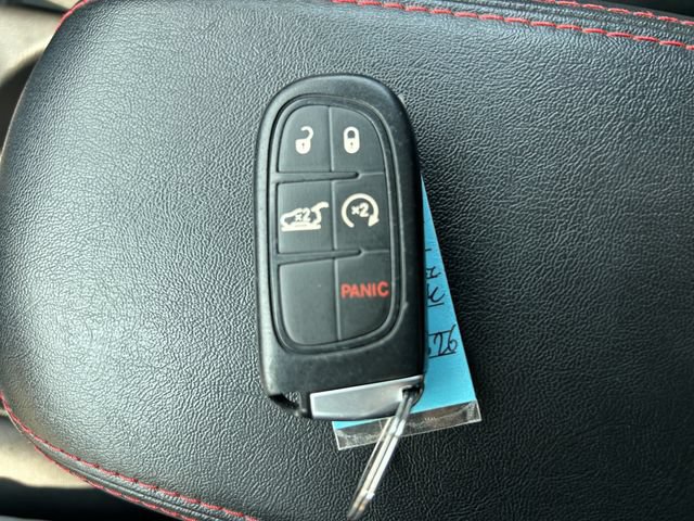Used 2019 Jeep Cherokee Trailhawk w/ Comfort & Convenience Group AWD/4WD image 34