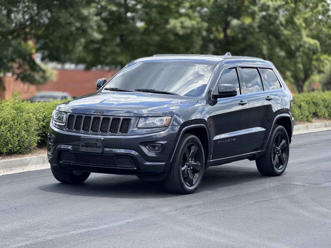 Used 2015 Jeep Grand Cherokee Altitude RWD image 2