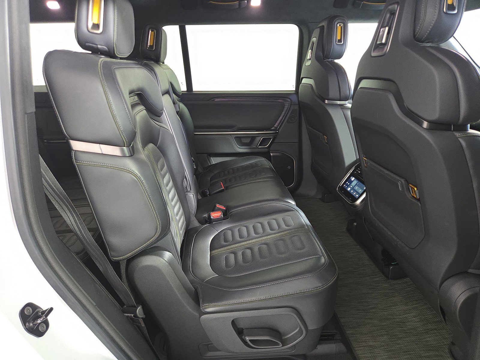 Used 2024 Rivian R1S Adventure AWD/4WD image 23