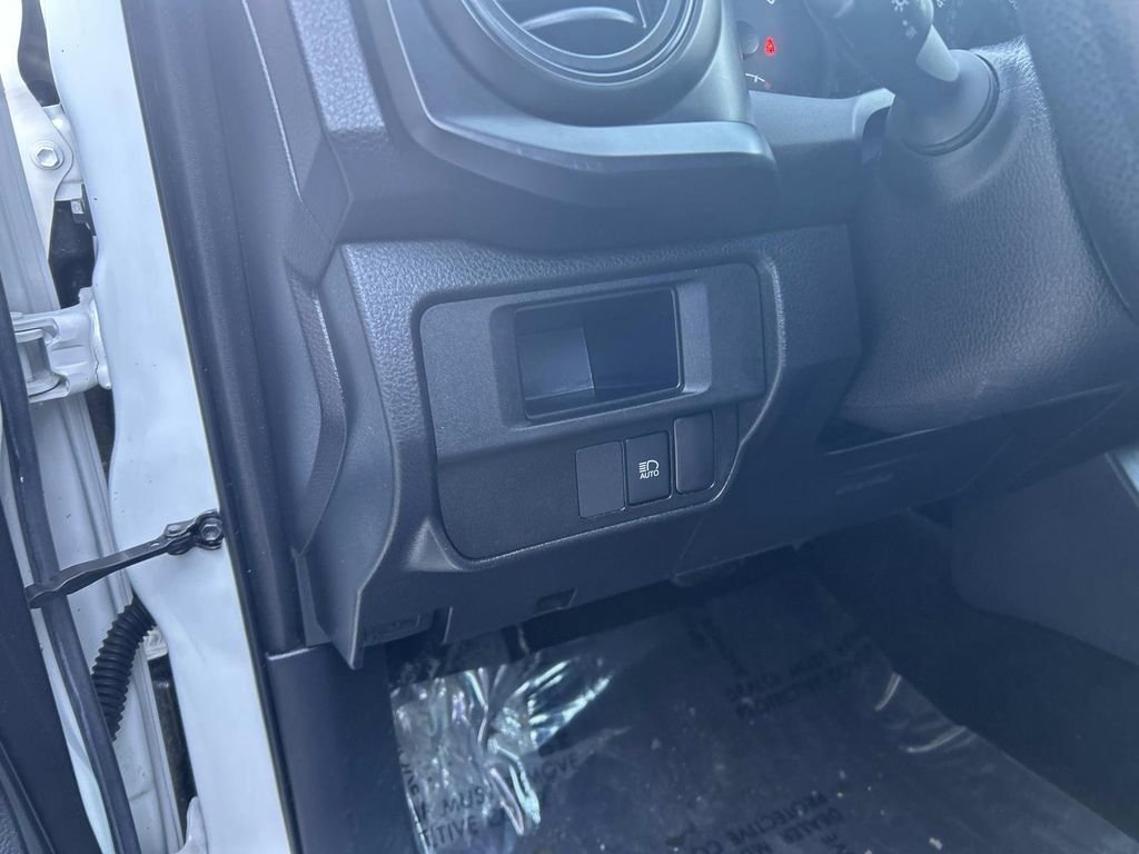 Used 2018 Toyota Tacoma SR image 16