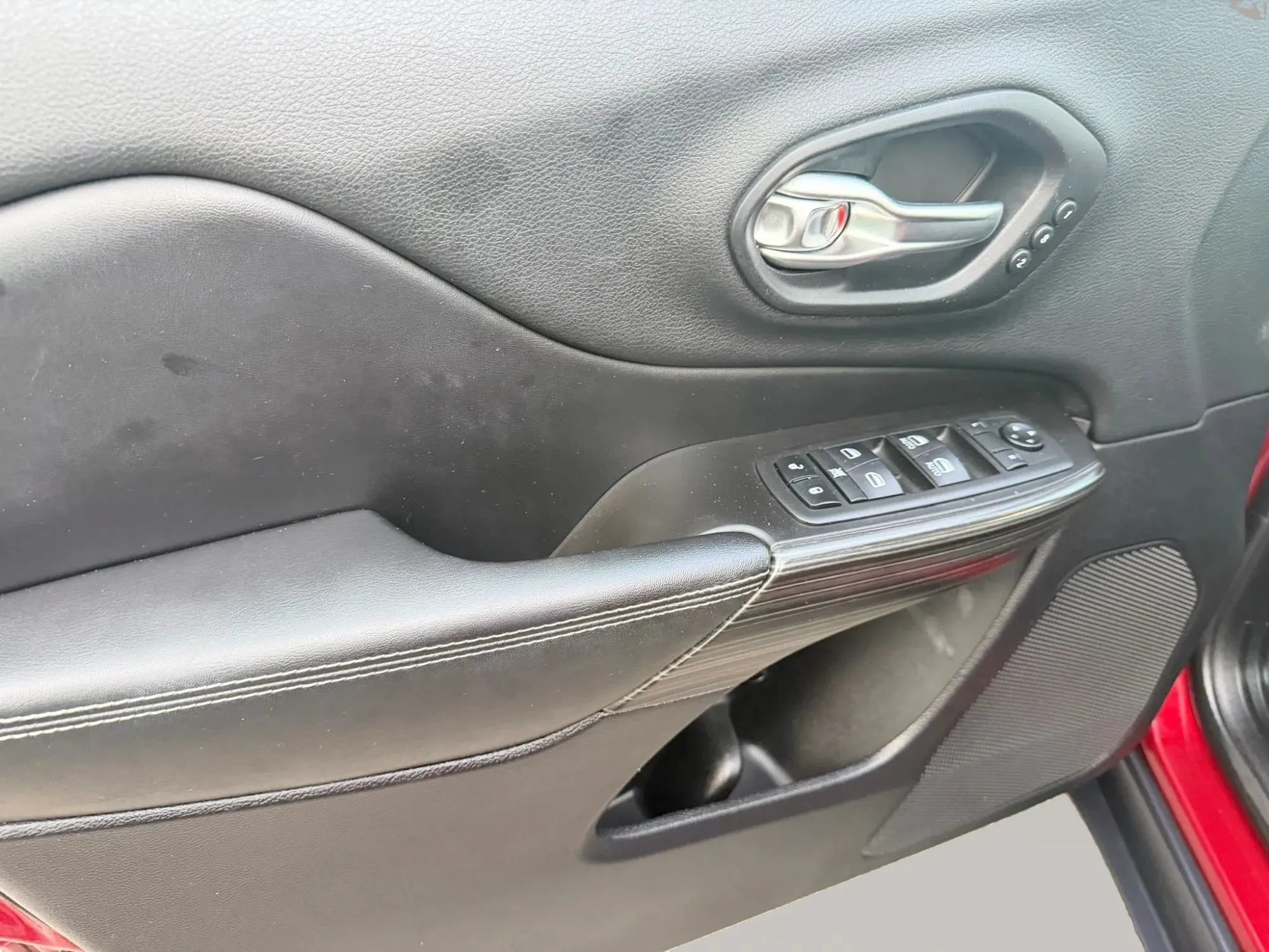 Used 2014 Jeep Cherokee Limited w/ Technology Group FWD image 9