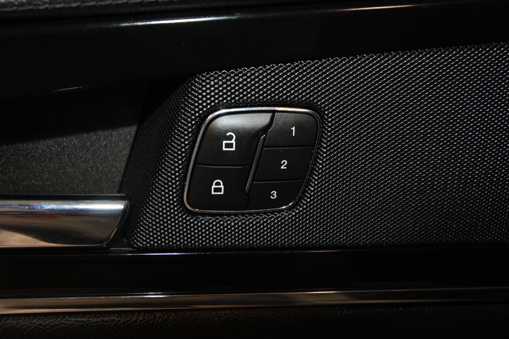 Used 2023 Lincoln Nautilus FWD image 10