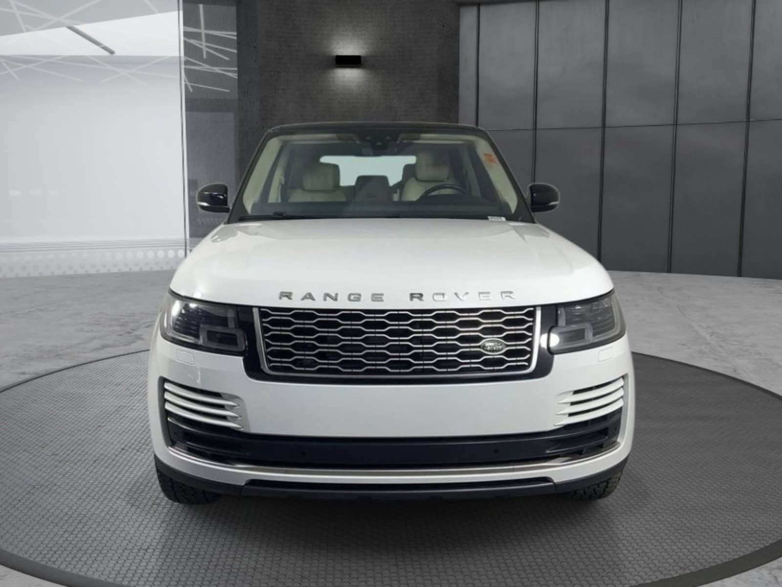 Used 2019 Land Rover Range Rover HSE AWD/4WD image 2