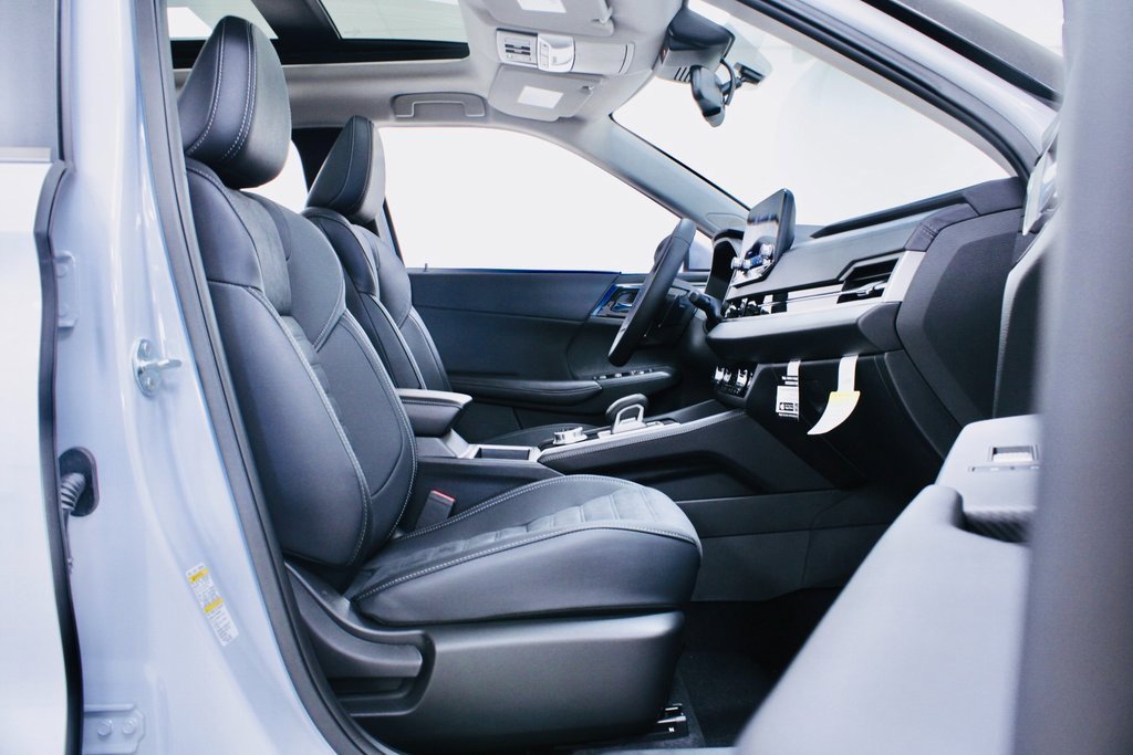 New 2025 Mitsubishi Outlander SE image 26