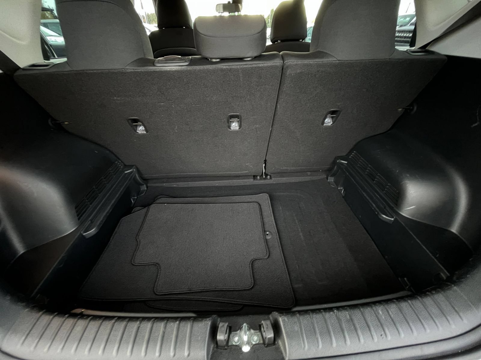 Used 2025 Kia Soul LX w/ LX Technology Package FWD image 30