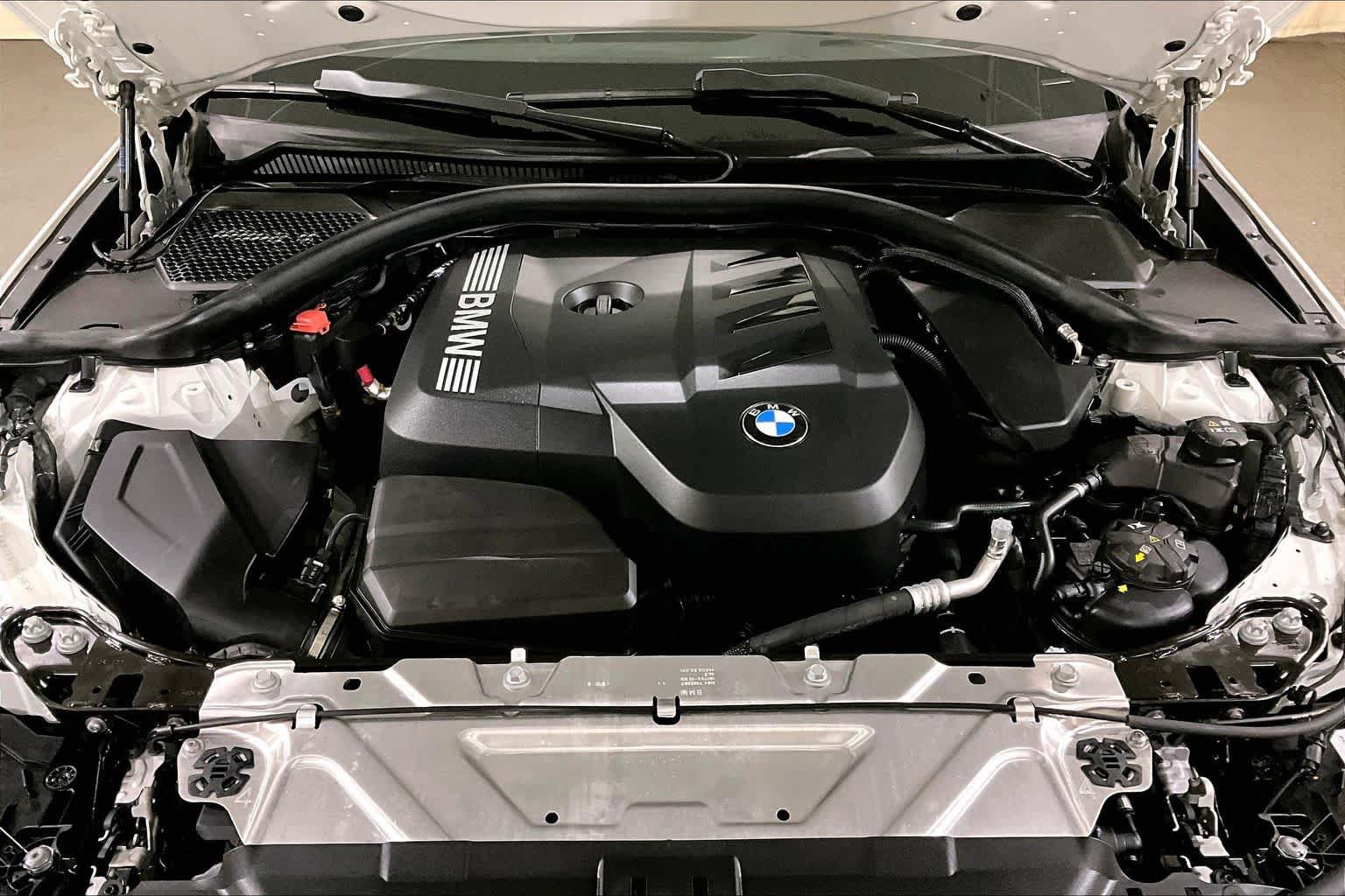 Used 2025 BMW 330i xDrive Sedan w/ Premium Package AWD/4WD image 29