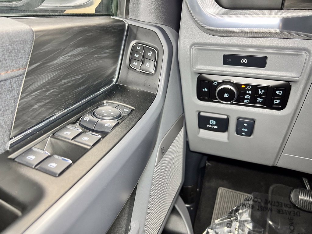 Used 2025 Ford F150 Lariat AWD/4WD image 23