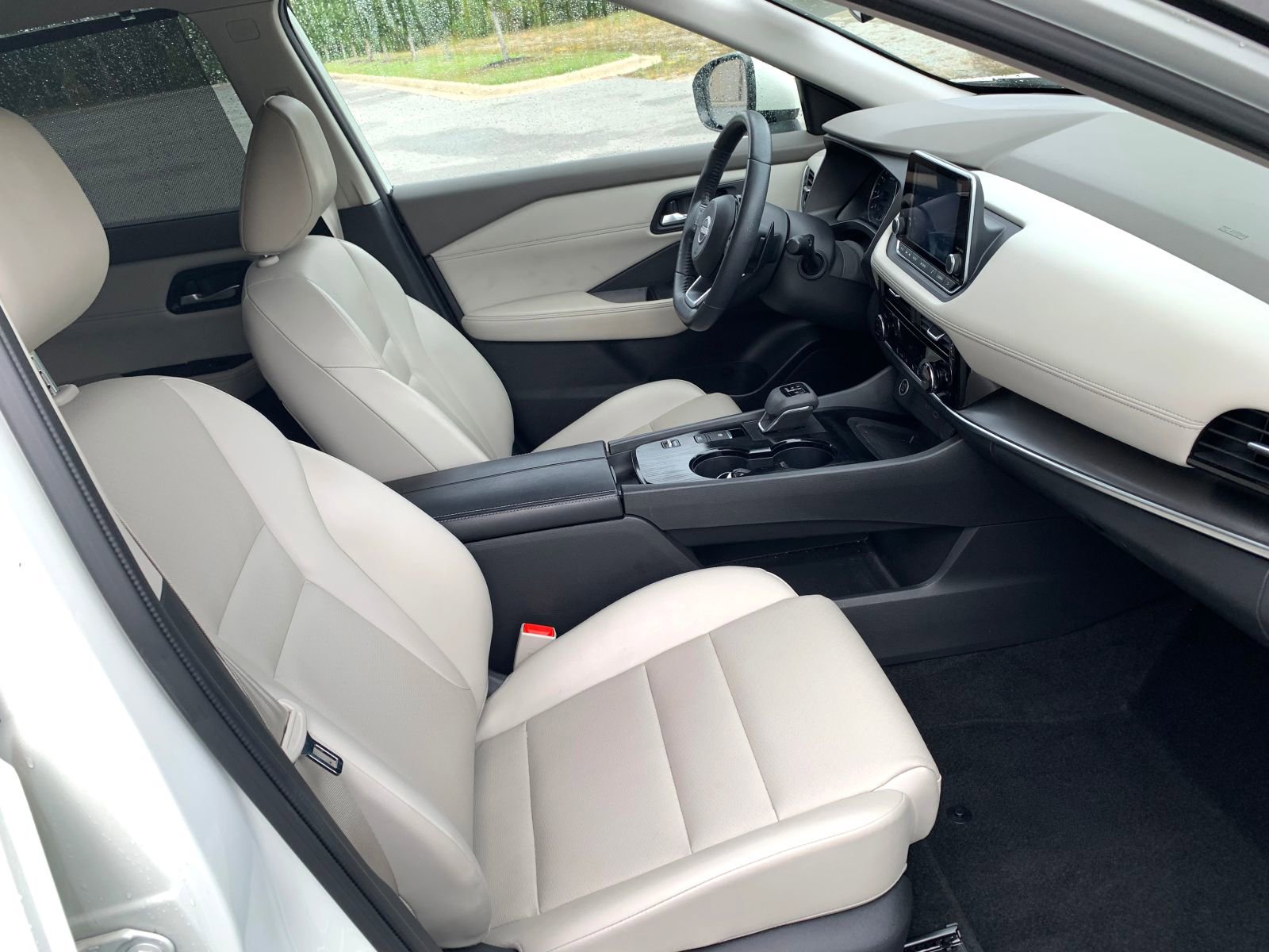 Used 2022 Nissan Rogue SV w/ SV Premium Package image 22