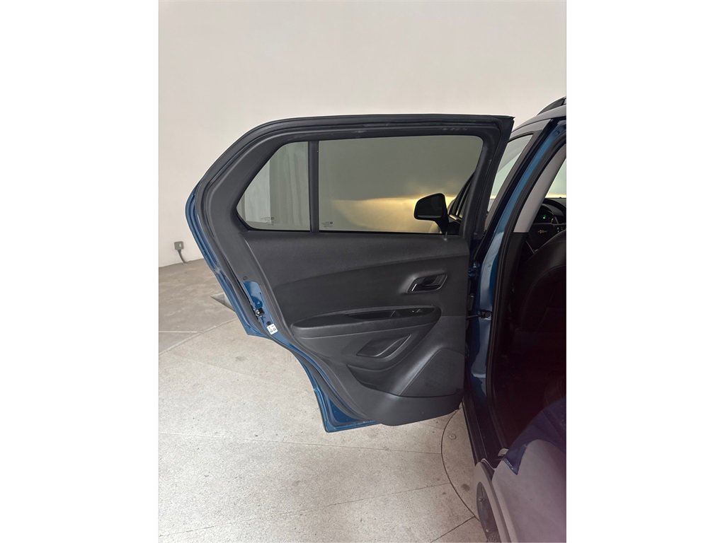 Used 2020 Chevrolet Trax LT w/ LT Convenience Package image 13