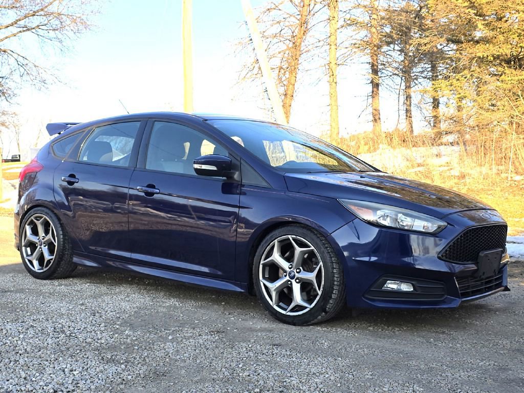 Used 2017 Ford Focus ST image 7