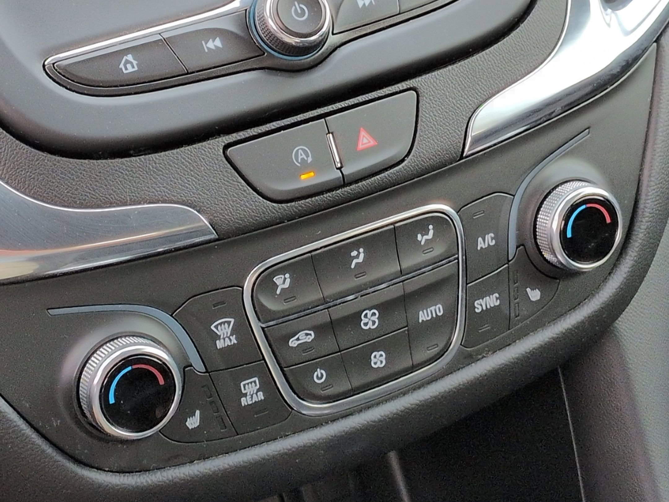 Used 2023 Chevrolet Equinox LT image 25