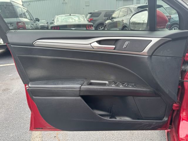 Used 2020 Ford Fusion SE image 14