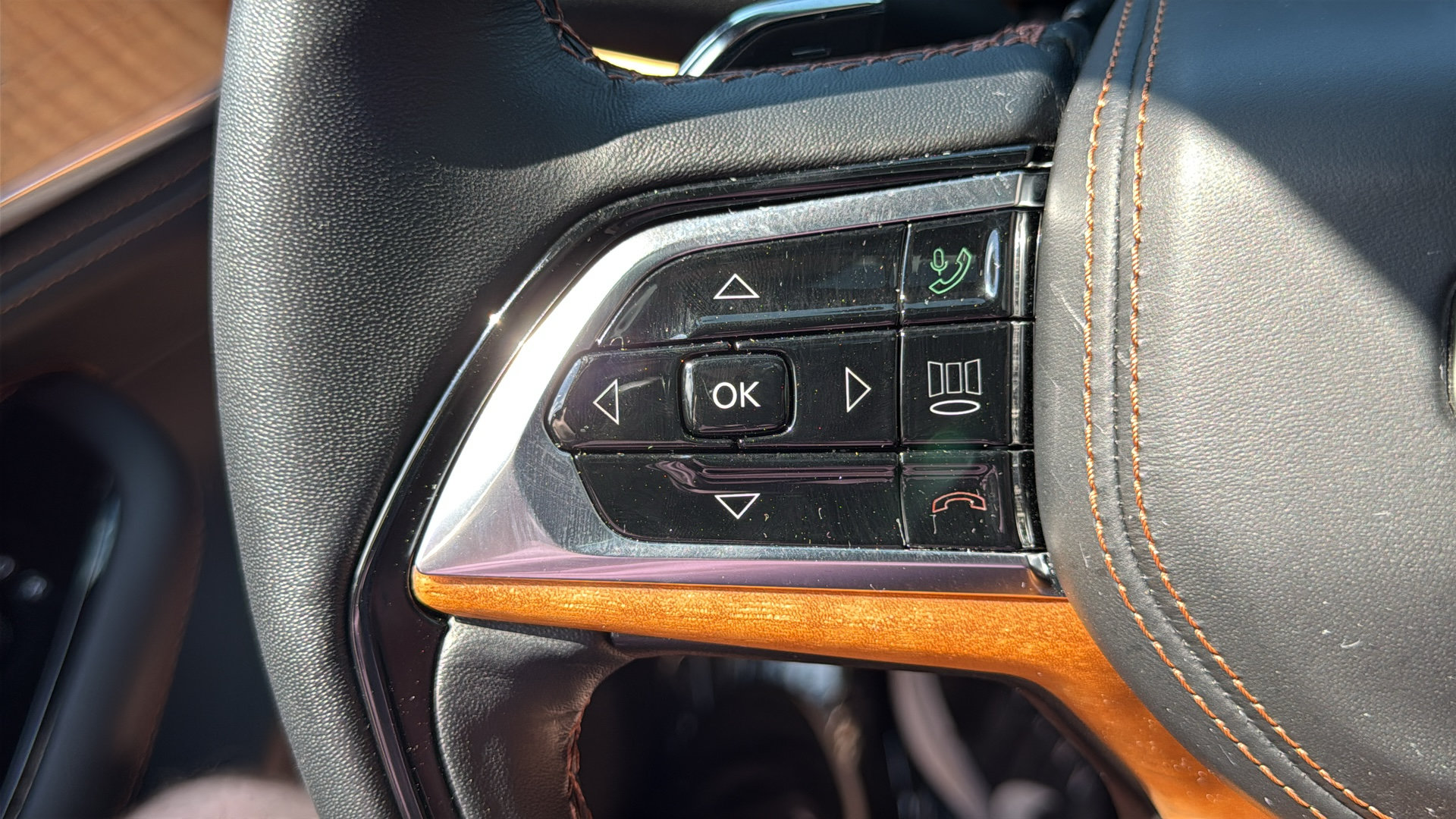 Used 2023 Jeep Grand Cherokee L Summit AWD/4WD image 16