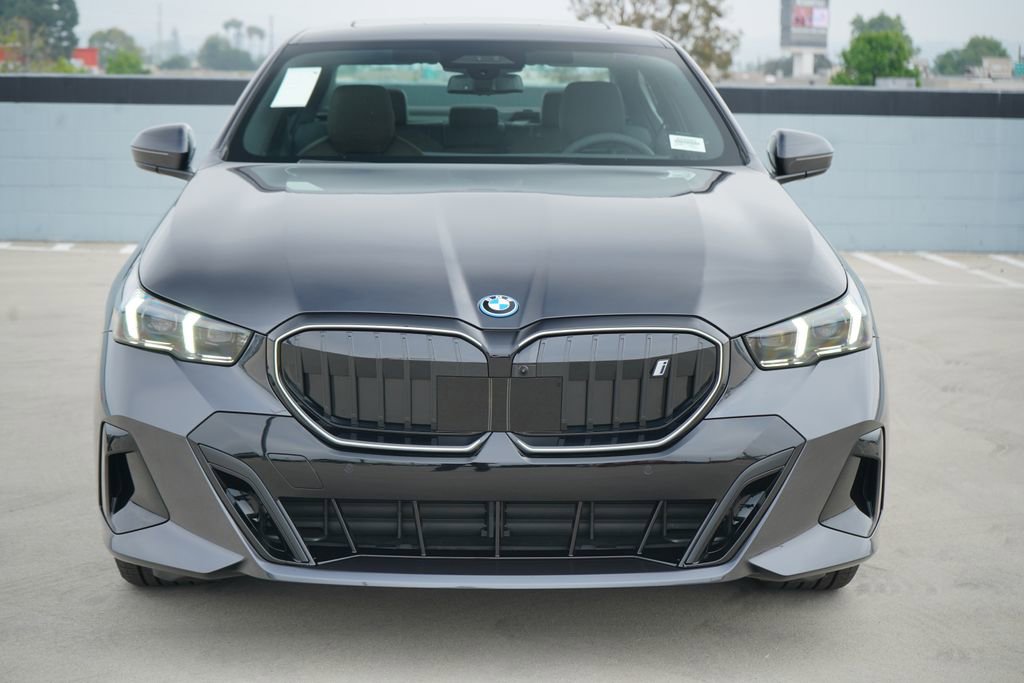 New 2026 BMW i5 eDrive40 w/ M Sport Package RWD image 2