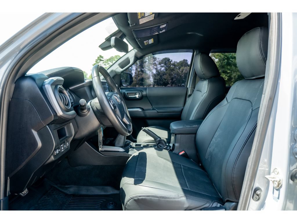 Used 2019 Toyota Tacoma TRD Off-Road AWD/4WD image 11