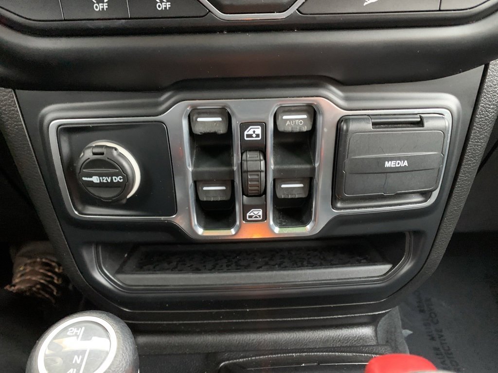 Used 2019 Jeep Wrangler Unlimited Sahara w/ Uconnect 4C Nav & Sound Group image 26