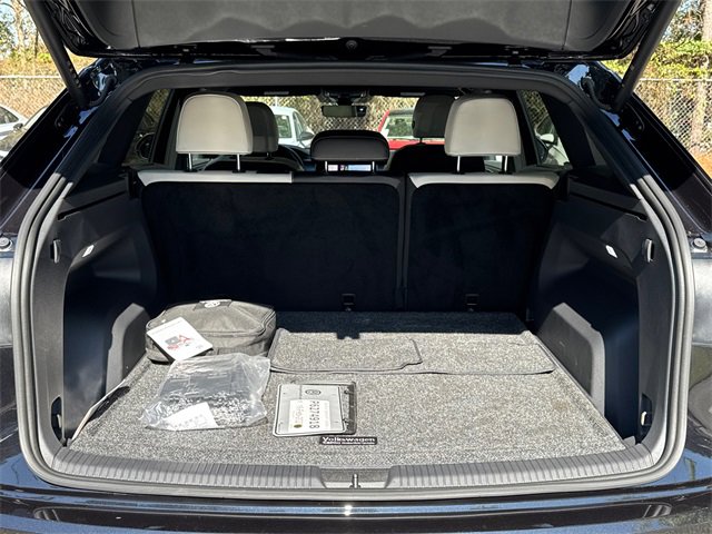 Used 2025 Volkswagen Atlas Cross Sport SEL Premium R-Line image 18