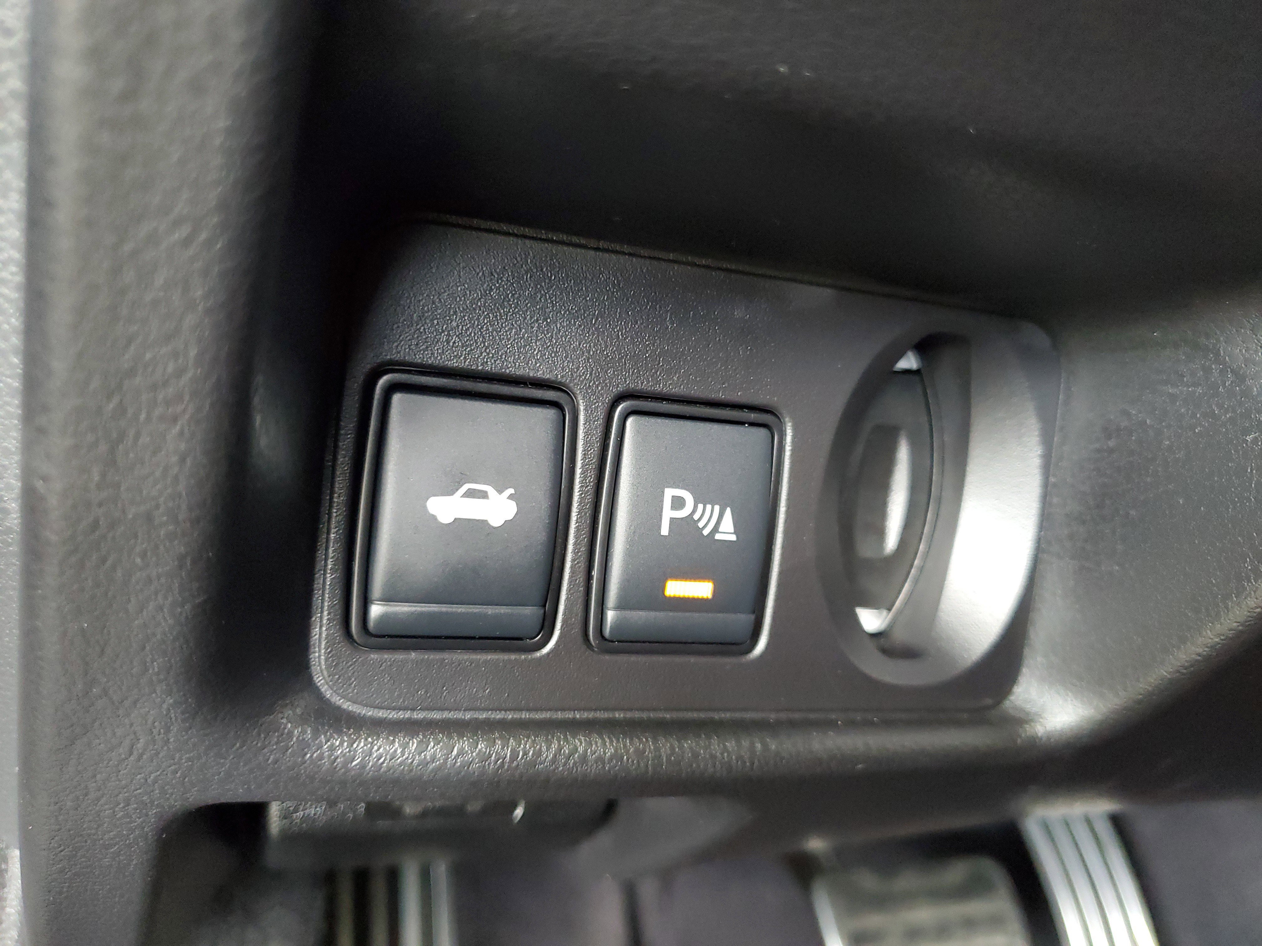 Used 2023 Nissan GT-R Premium w/ Premium Interior Package AWD/4WD image 17