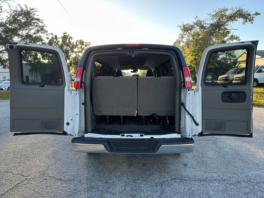 Used 2025 Chevrolet Express 3500 LT w/ LT Preferred Equipment Group image 26