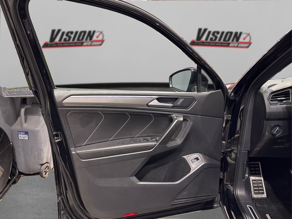 Used 2022 Volkswagen Tiguan SE R-Line image 24