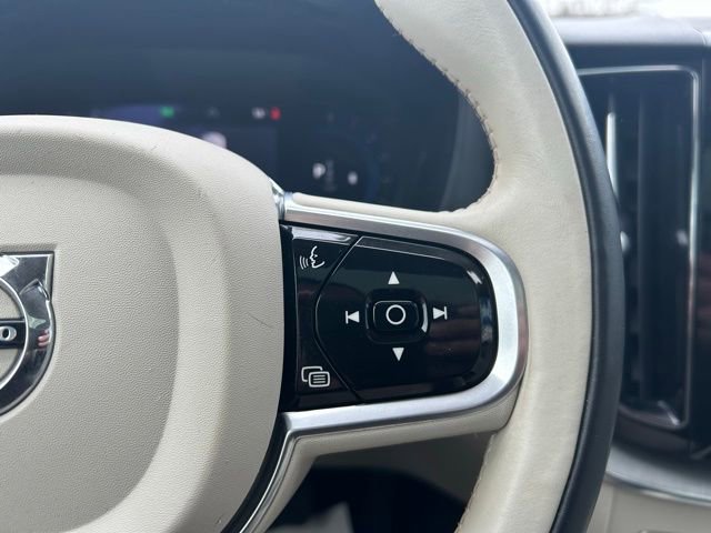 Used 2023 Volvo XC60 B5 Plus AWD/4WD image 24