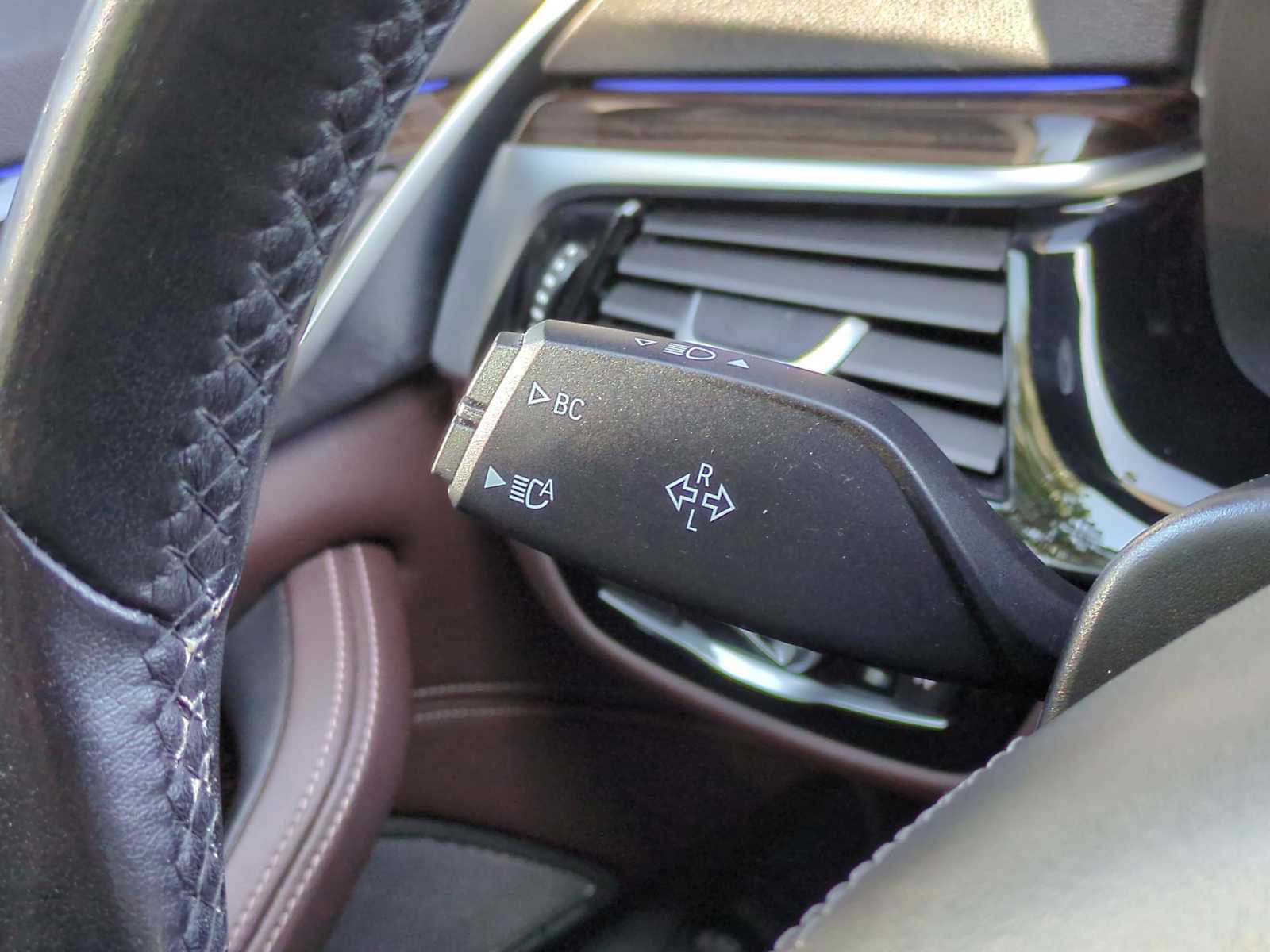 Used 2021 BMW 530i xDrive w/ Premium Package image 28