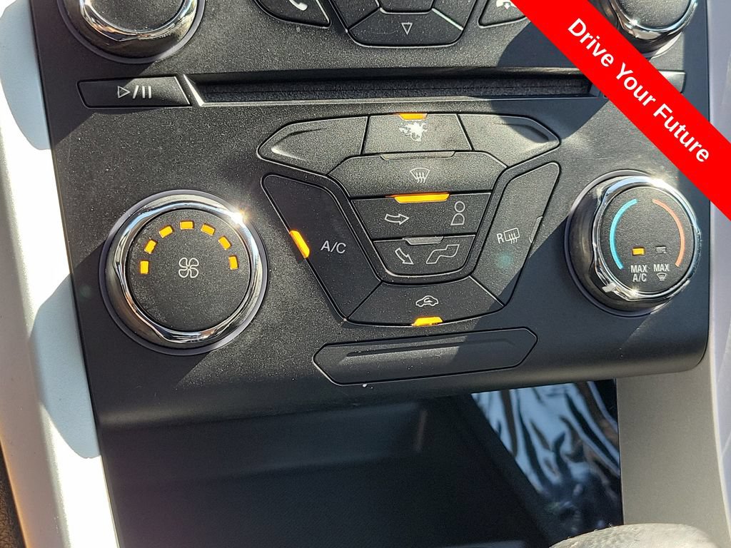 Used 2015 Ford Fusion SE FWD image 12
