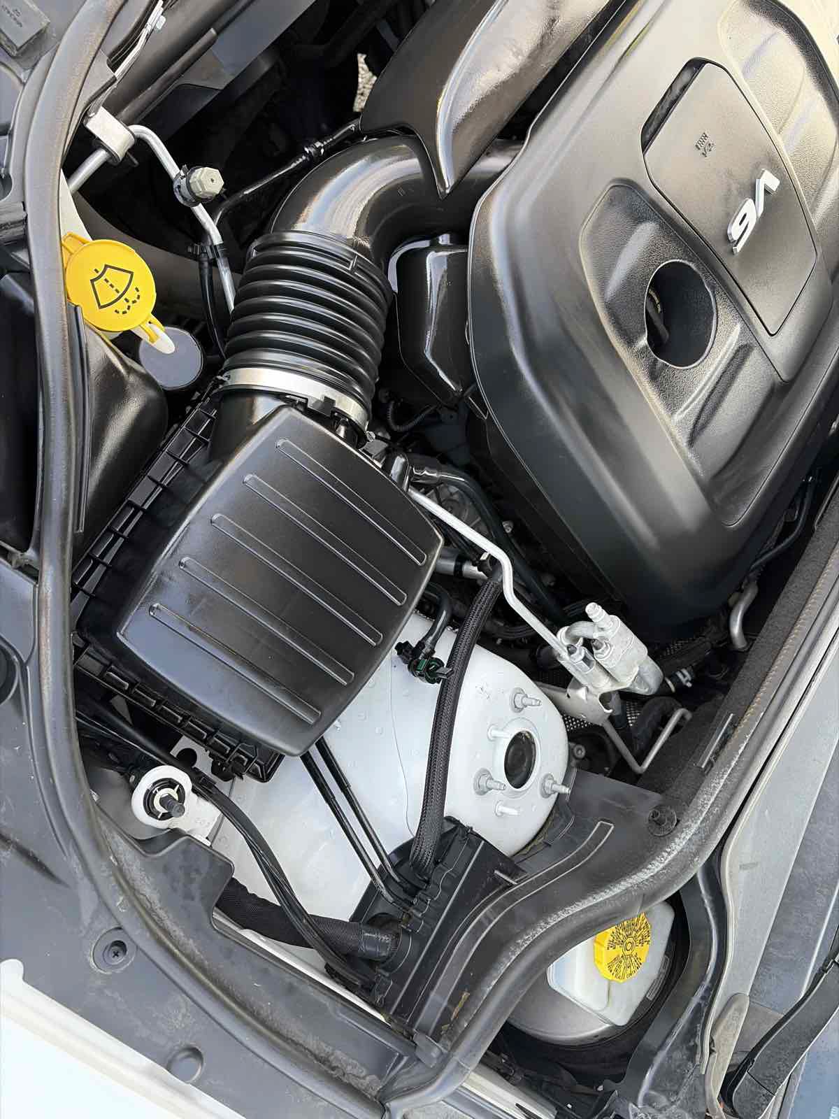 Used 2019 Jeep Grand Cherokee Altitude RWD image 36