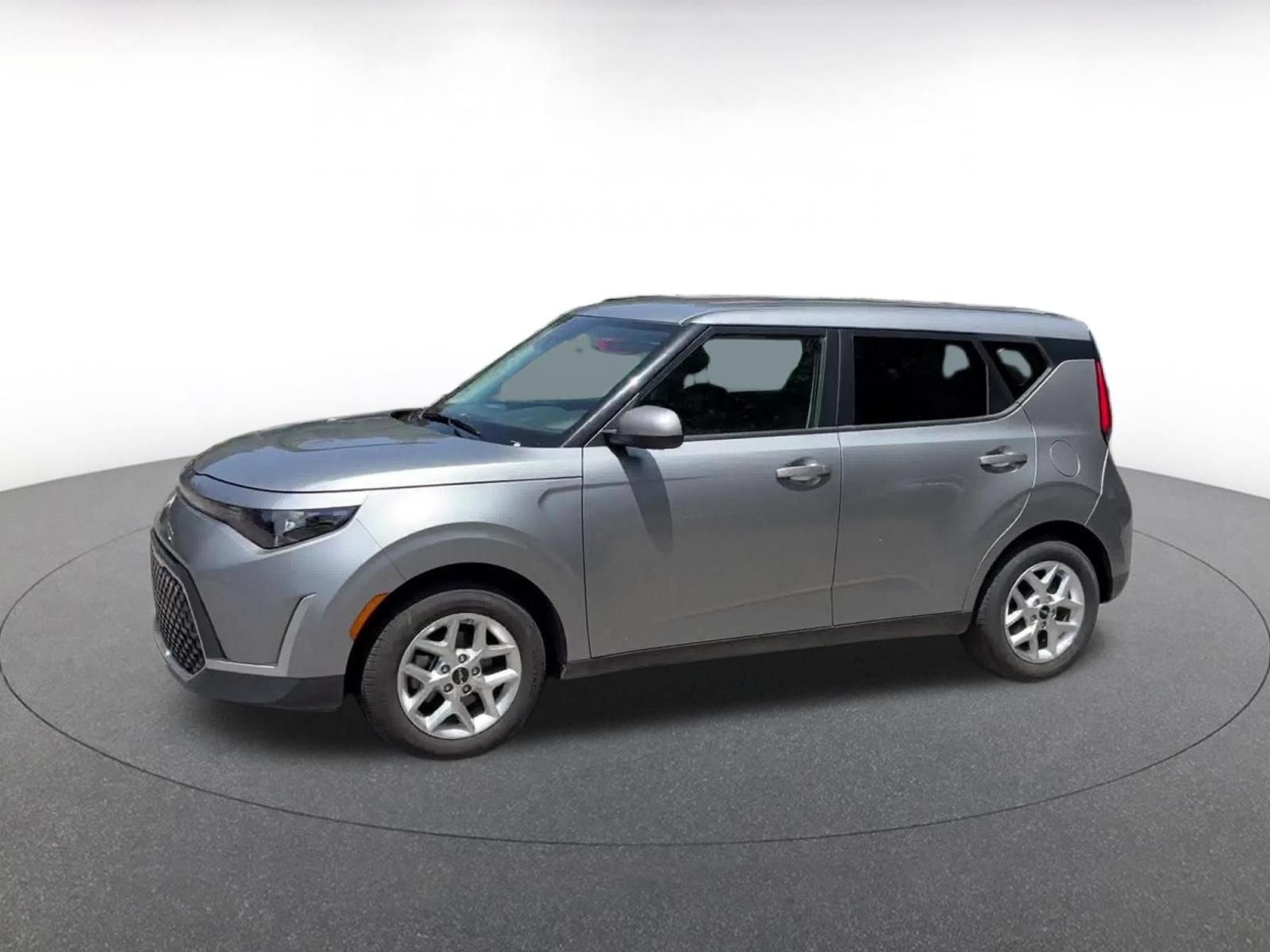 Used 2025 Kia Soul LX w/ LX Technology Package FWD image 7