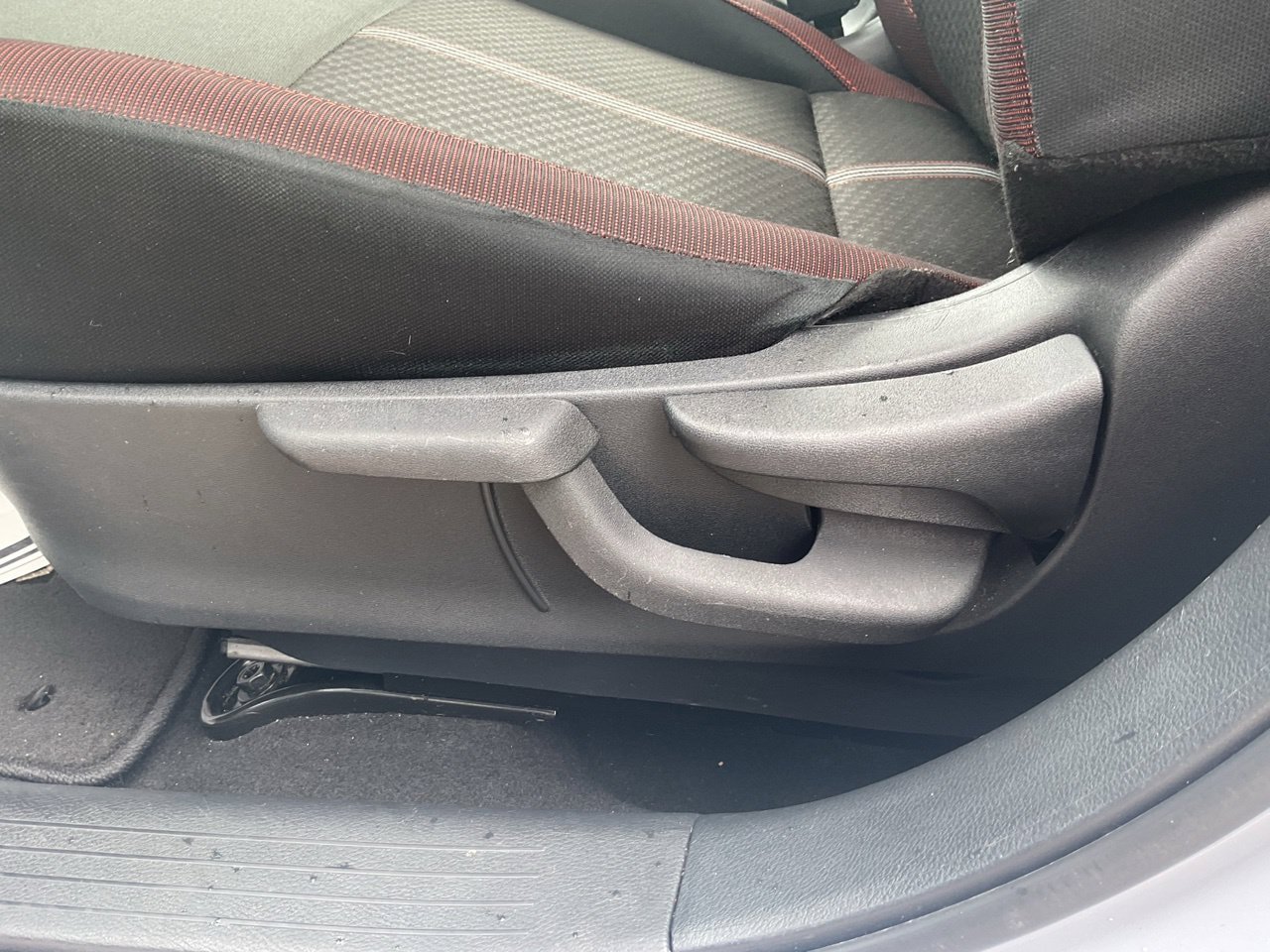 Used 2025 Nissan Versa SR FWD image 9