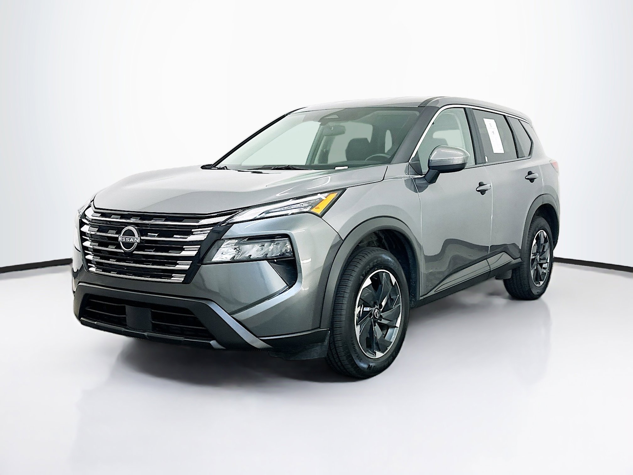 Used 2025 Nissan Rogue SV image 3