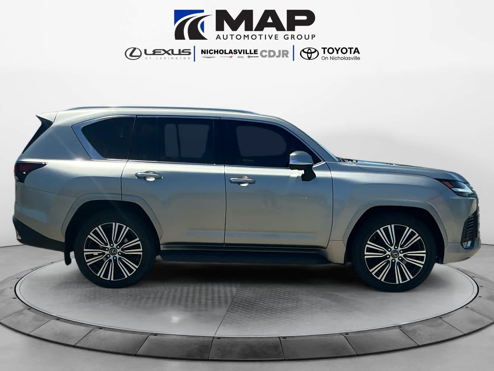 Used 2022 Lexus LX 600 4WD w/ Luxury Package image 6