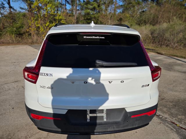 Used 2025 Volvo XC40 B5 Plus image 4