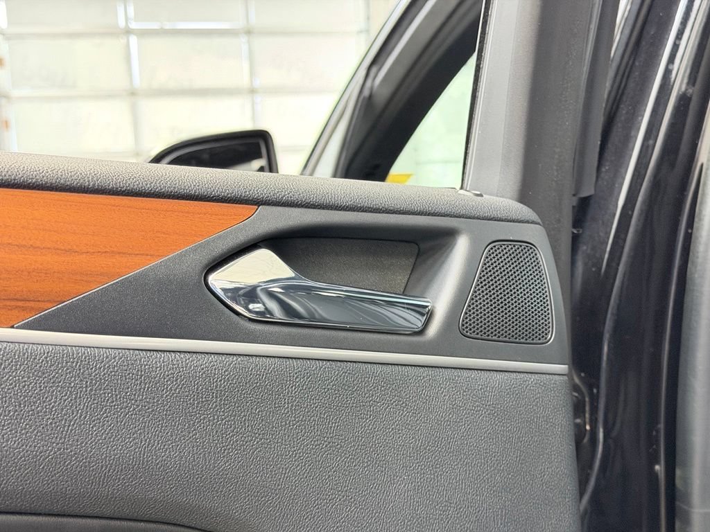 Used 2019 Lincoln MKC Reserve w/ MKC Climate Package FWD image 18